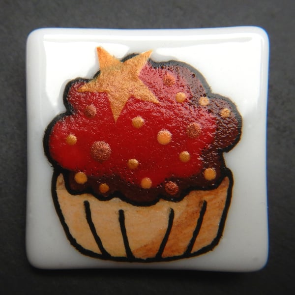 HANDMADE FUSED DICHROIC GLASS 'CUP CAKE' BROOCH.