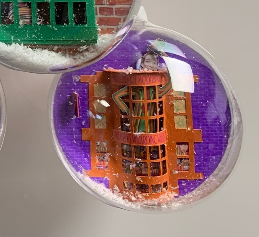 Wizard joke shop - bauble decoration