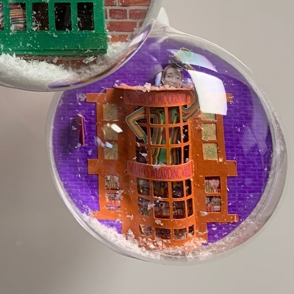 Wizard joke shop - bauble decoration