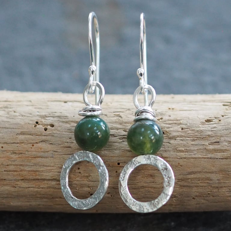 Daisy silver hoop earrings with green moss agate