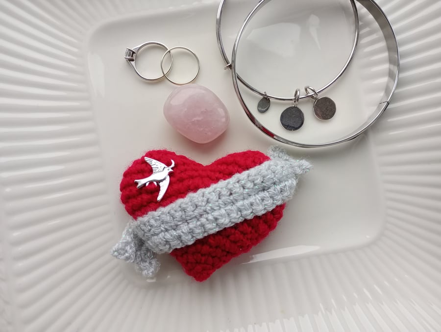 Valentines red love-heart crochet brooch