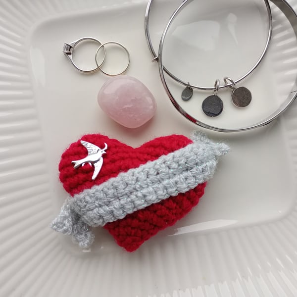 Valentines red love-heart crochet brooch