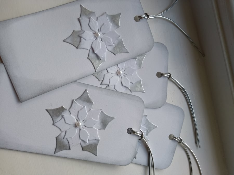 Pack of 4 silver white poinsettia gift tags