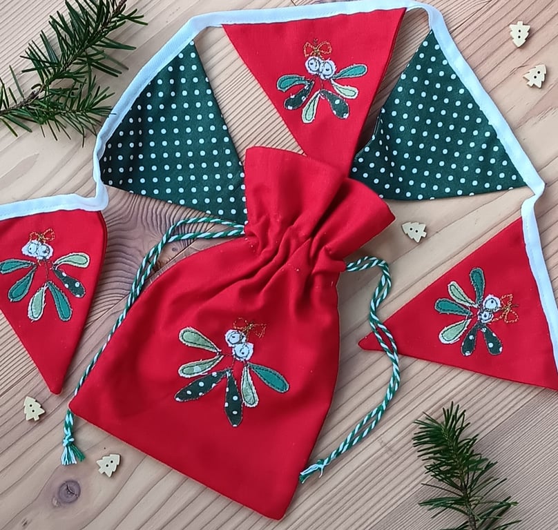 Christmas Mistletoe Mini Bunting and Gift Bag