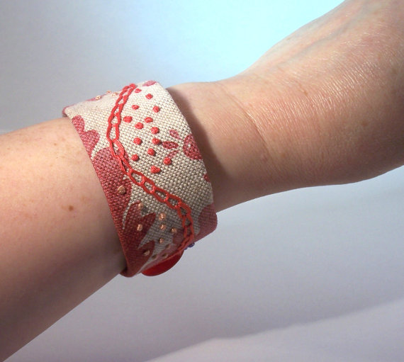 Printed linen cuff with hand embroidery in mixed colours