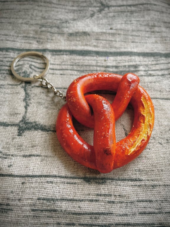 Pretzel Keyring