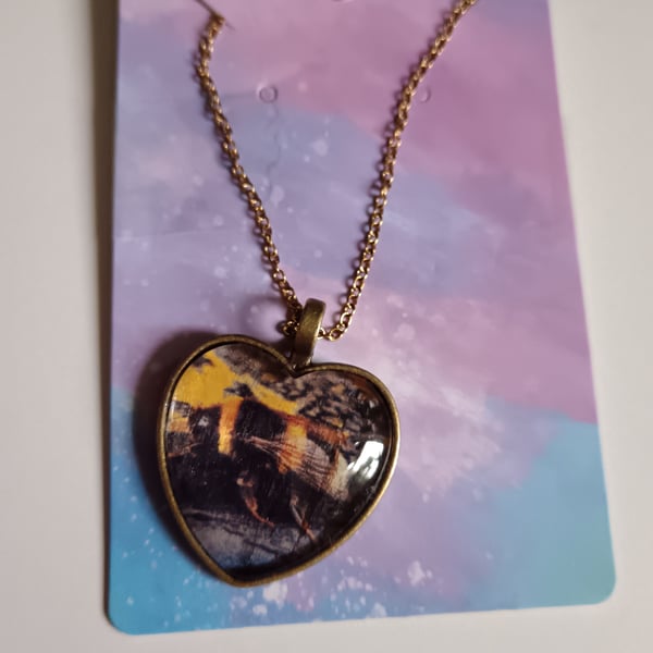 Bumblebee photography heart shaped pendant necklace