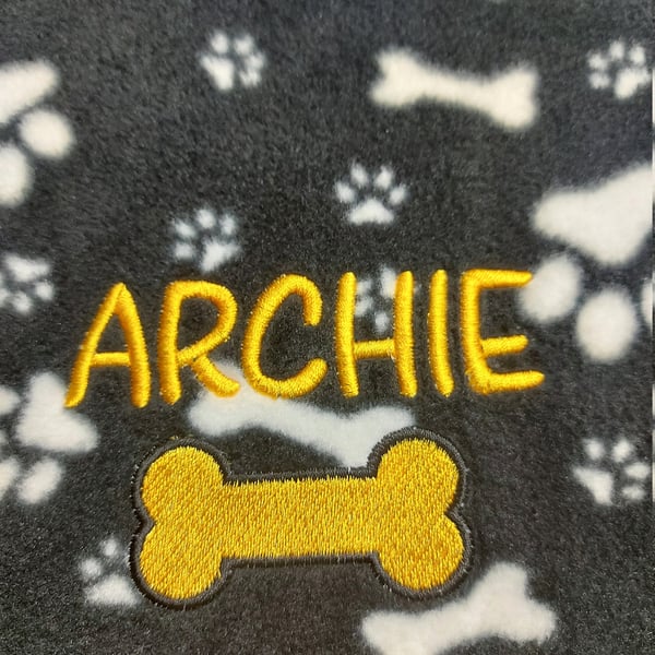 Personalised dog blanket handmade puppy dog pattern fleece blanket black with wh