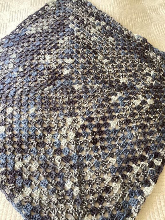 CROCHET BLANKET HANDMADE IN MULTICOLOURED BLUE YARN APPROX 30x30" or 77x77cm