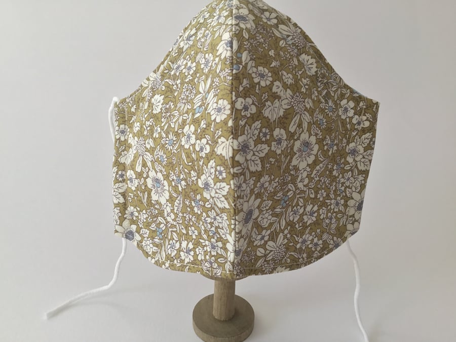 Ditsy Face Covering Mask with Removable Nose Wire 