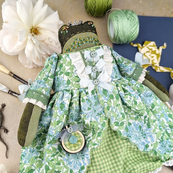 Amalia, A OOAK Tiny Princess Grumpy Frog Doll