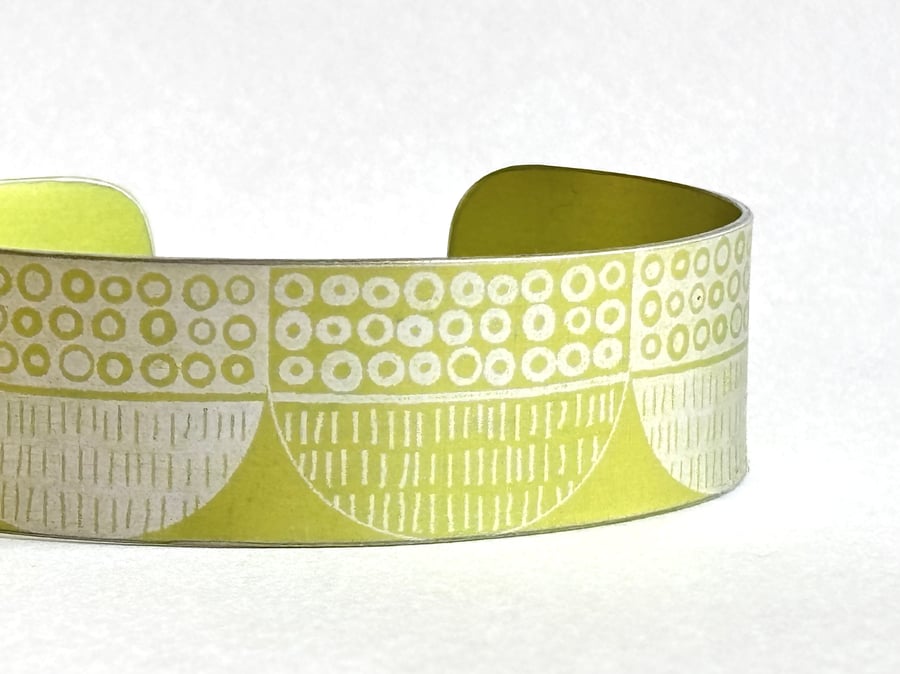 Seed heads pattern aluminium cuff lime green - second