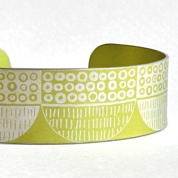 Seed heads pattern aluminium cuff lime green - second