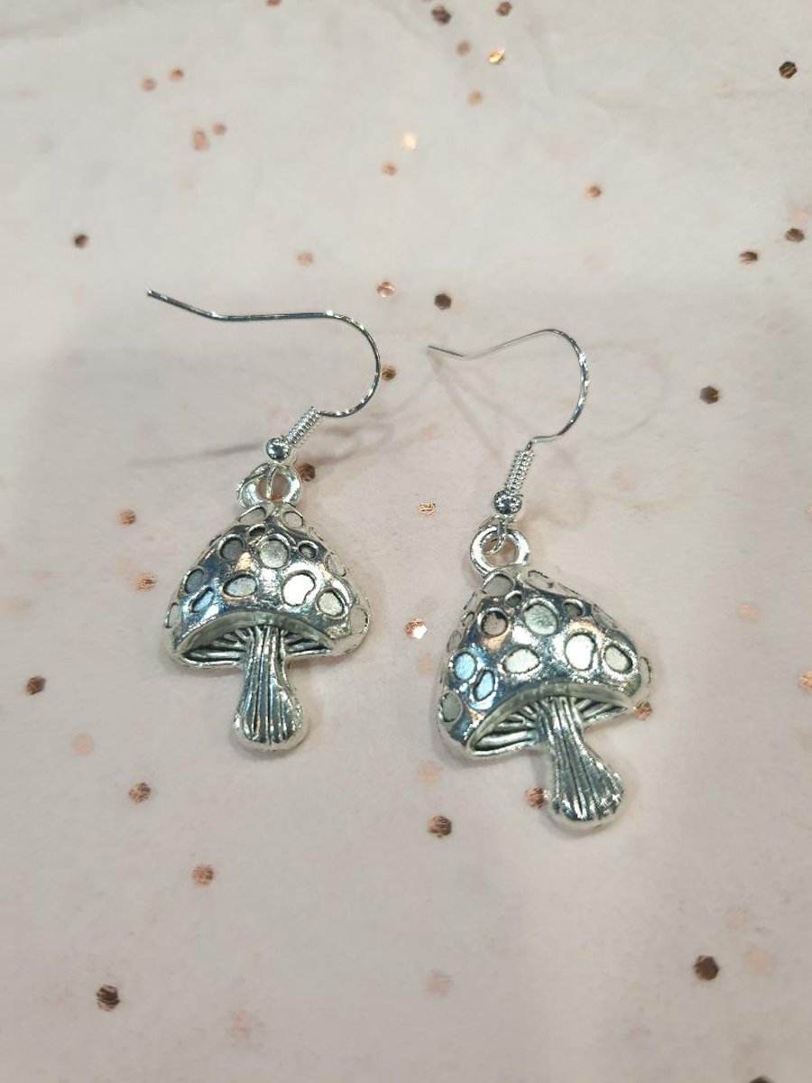 silver plated plain silver plated mushroom toadstool earrings very detailed