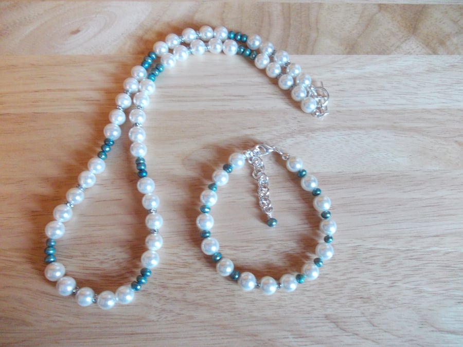 Teal pearl and white shell pearl set