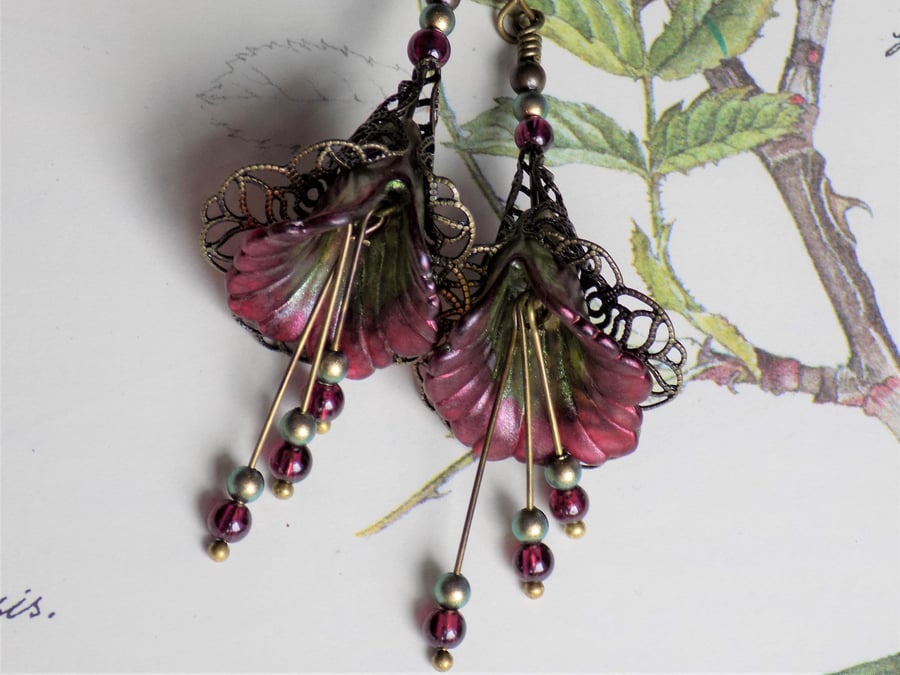 Red and Green "OLD ORCHARD" Hand Painted Lucite Lily Flower Earrings