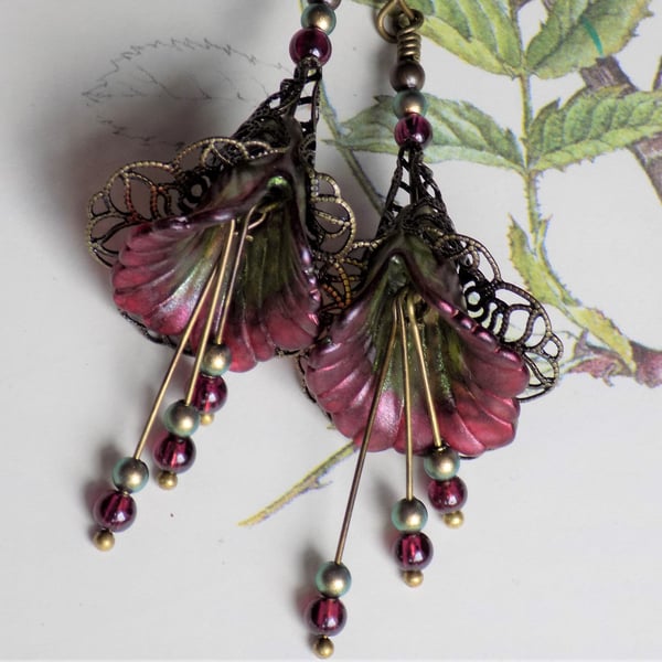 Red and Green "OLD ORCHARD" Hand Painted Lucite Lily Flower Earrings