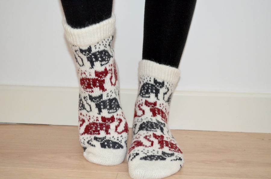 Wool Socks Cats Kittens White Grey Red Winter Autumn Fairisle Colour Work
