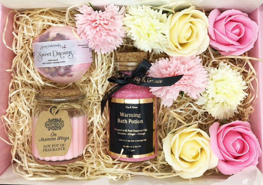 Pretty in Pink Spa Gift Box Bathroom Pamper Basket Floral Scents of Jasmine, Lav