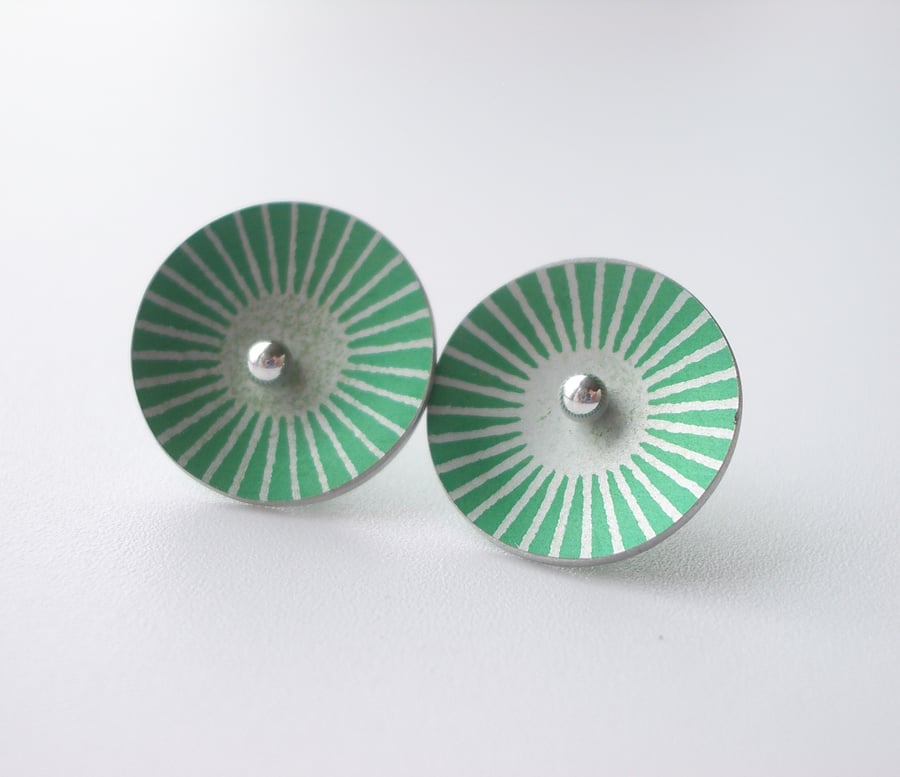 Circle studs in green with sunburst print 