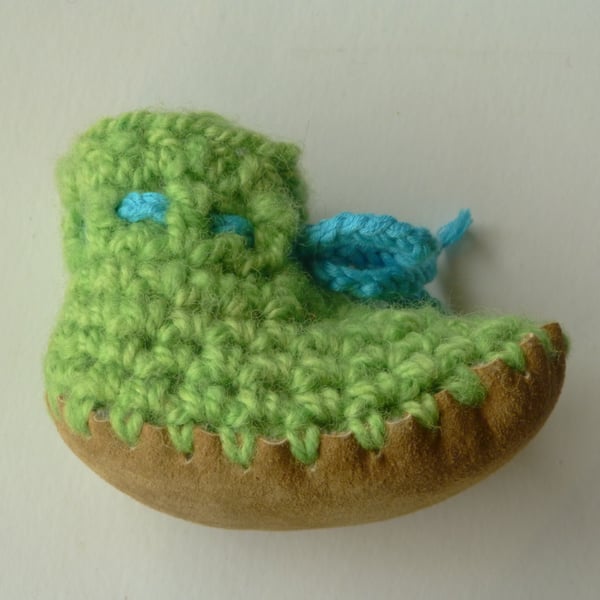 SALE- handspun wool baby boots, Lime 3-6 months