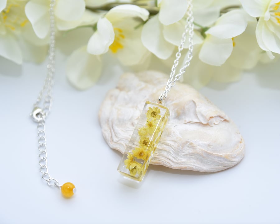 Dried Flower Resin Pendant Necklace