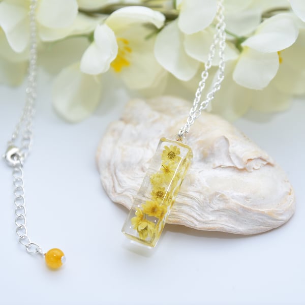 Dried Flower Resin Pendant Necklace