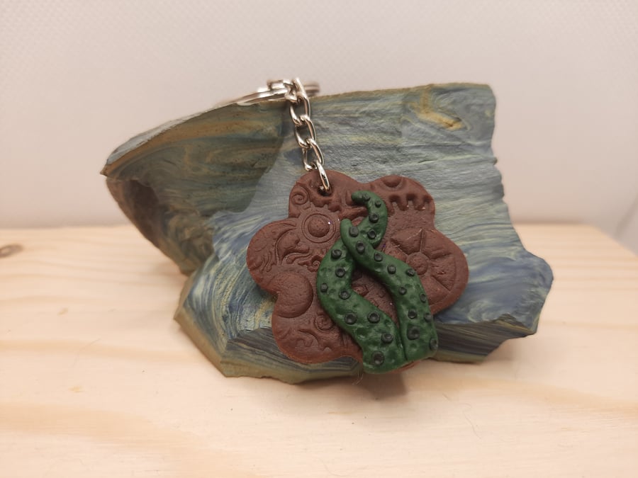 Steampunk Cthulhu keyring