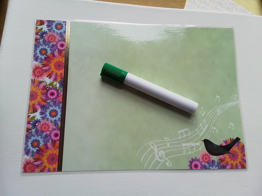 Magnetic memo board. Wipeable memo board. Ref 007