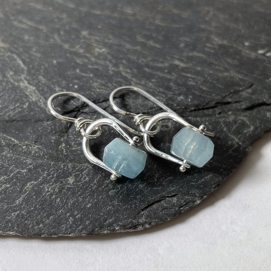 Silver and aquamarine small dangle earrings 