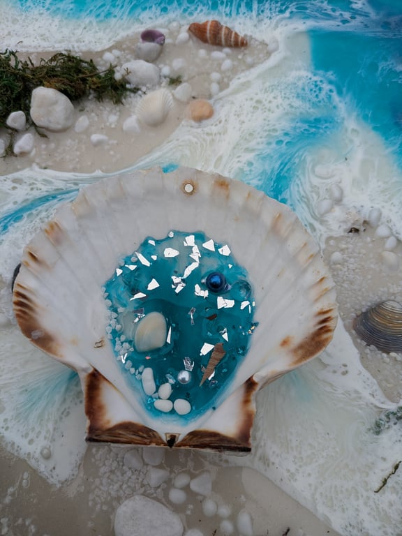 Hanging Shell With Resin Rockpool