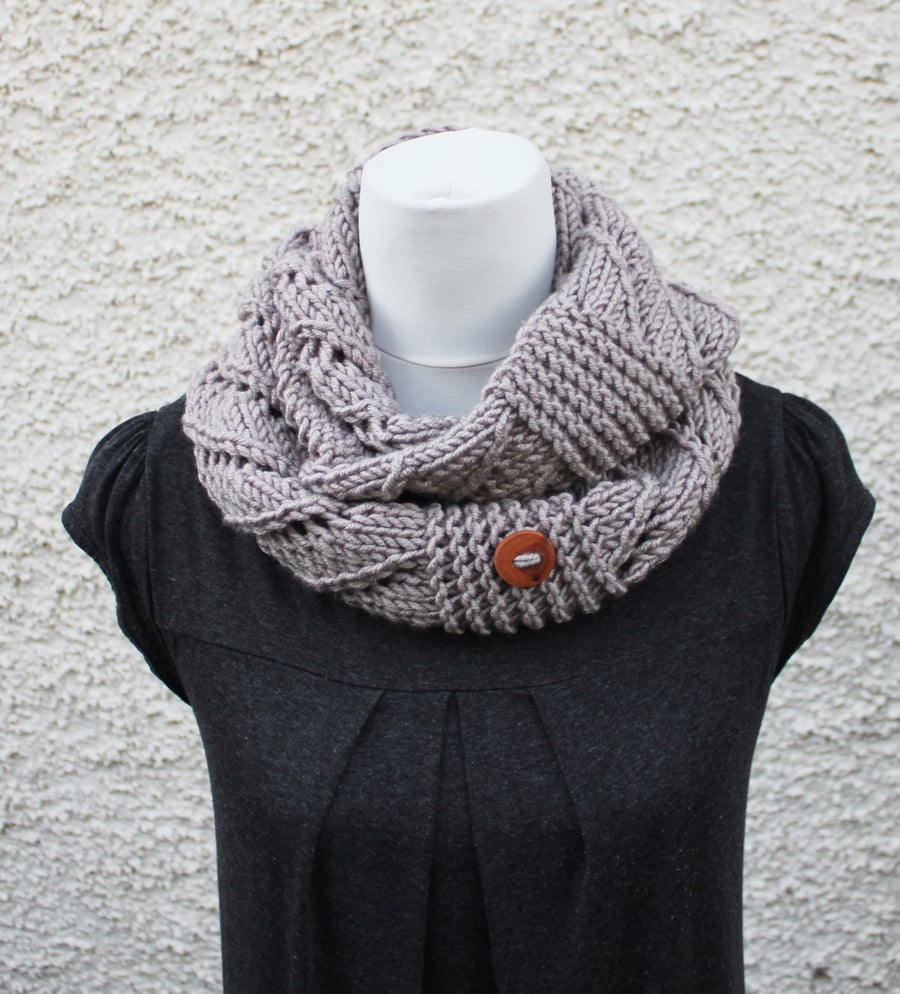 womens infinity scarf, knitwear UK, gift guide, neckwear, snood pastel clay