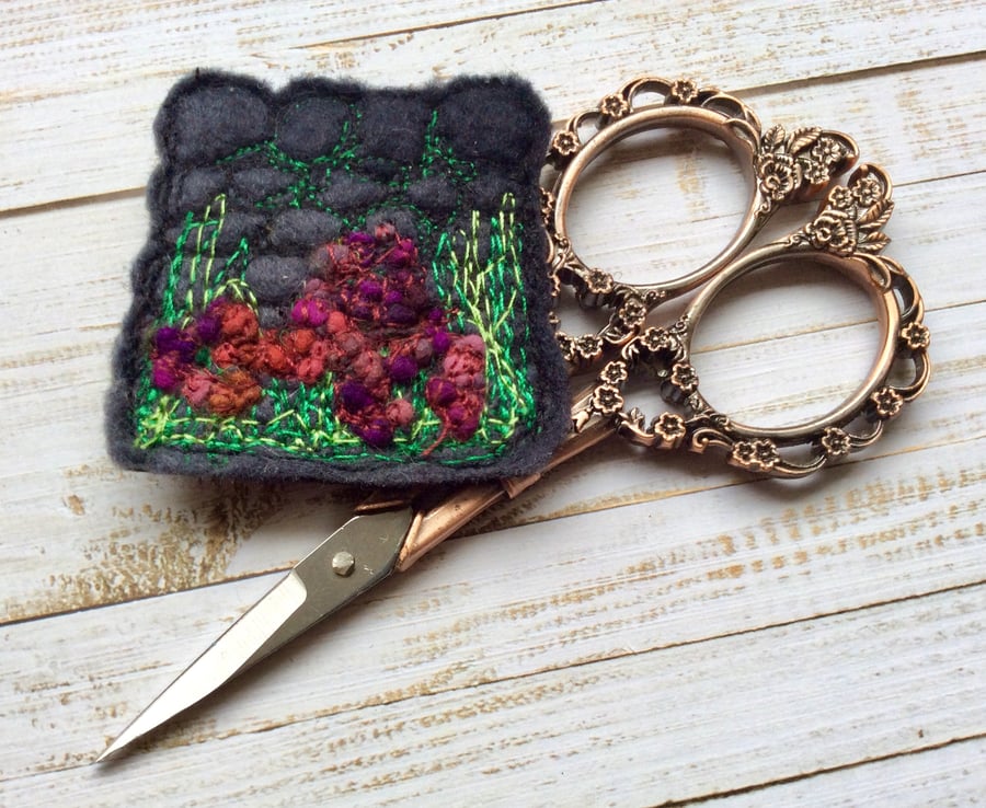 Dry stone wall and hedgerow embroidered brooch. 