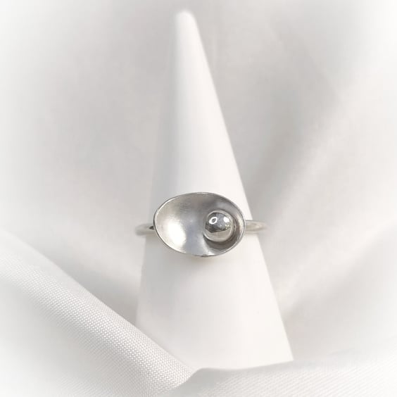 Sterling silver ring with pebble in the petal
