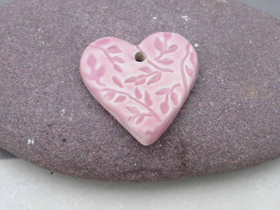Medium Shell Pink Leaf Texture Heart Shaped Ceramic Pendant
