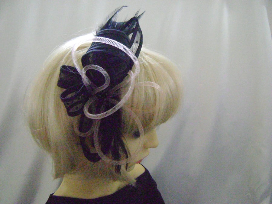 Nula - Black & Nude Fascinator