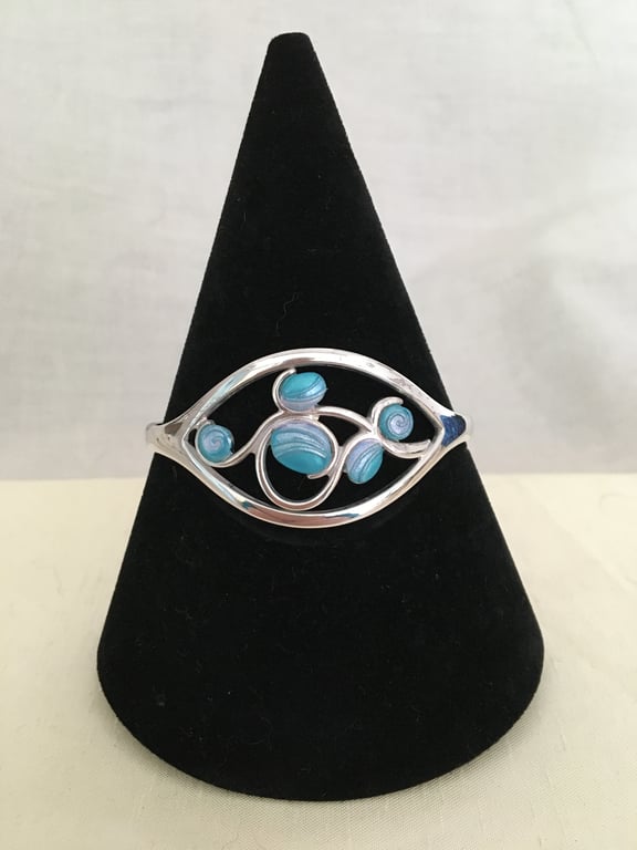 Gorgeous Bangle with Azure Colour Design
