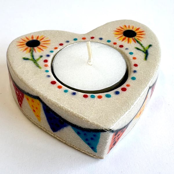 SUNFLOWER AND BUNTING CERAMIC HEART SHAPED TEALIGHT HOLDER