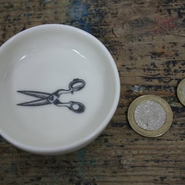 Porcelain dish with scissors image