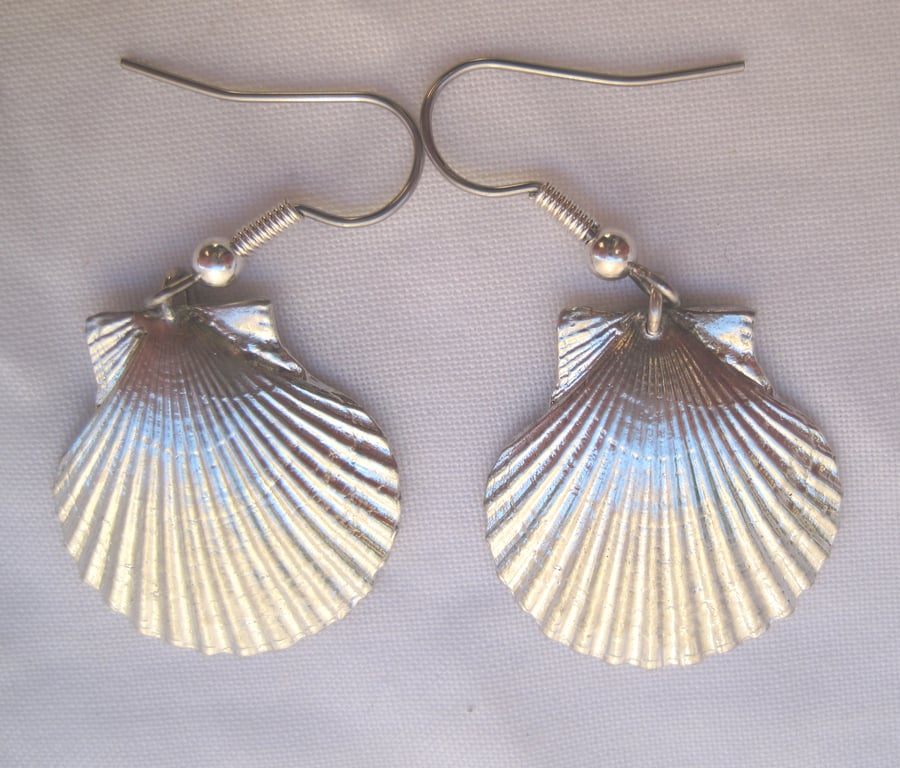 Small scallop shell pewter earrings