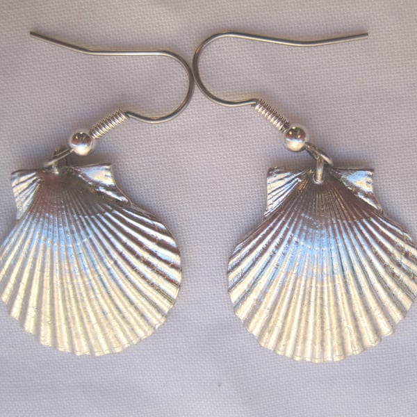 Small scallop shell pewter earrings