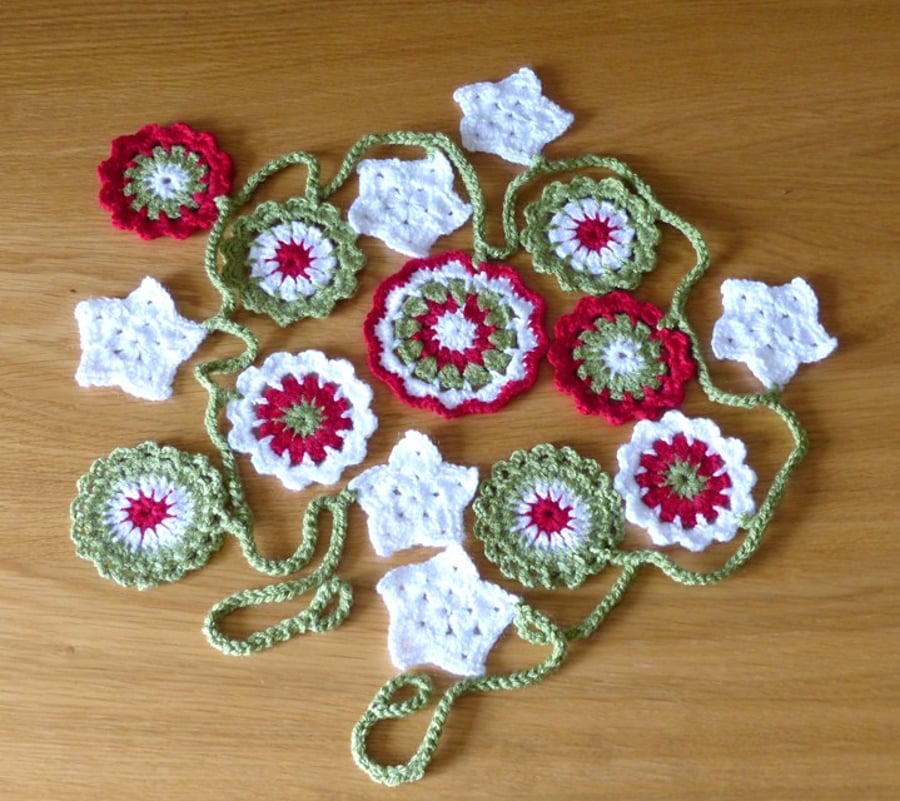 Crocheted Christmas Garland