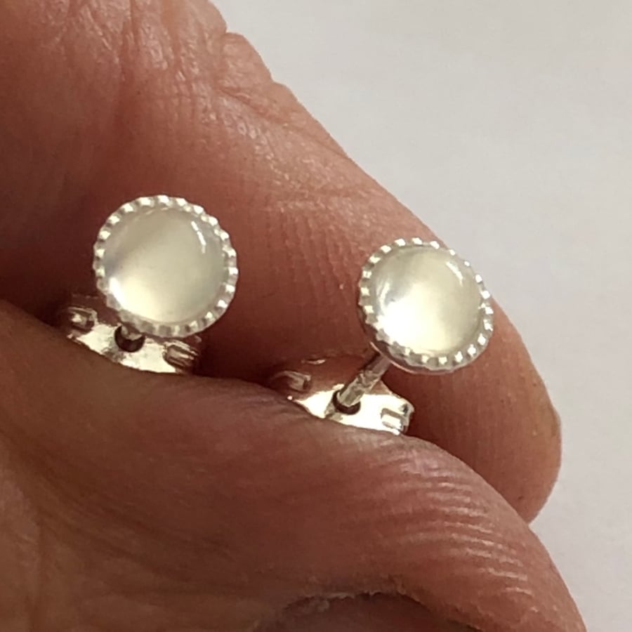 4mm cats eye moonstone sterling silver stud earrings -00004513