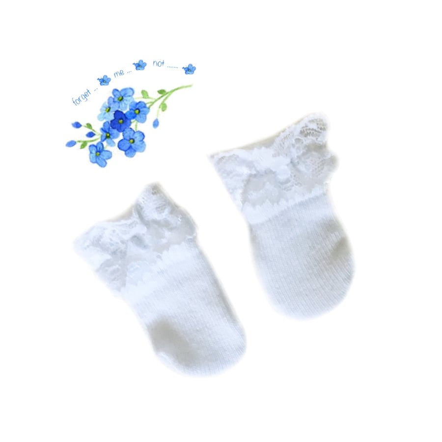 White lace topped ankle socks