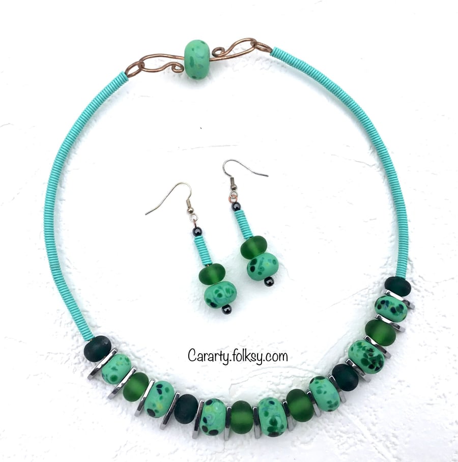 Green lampwork necklace and earrings 
