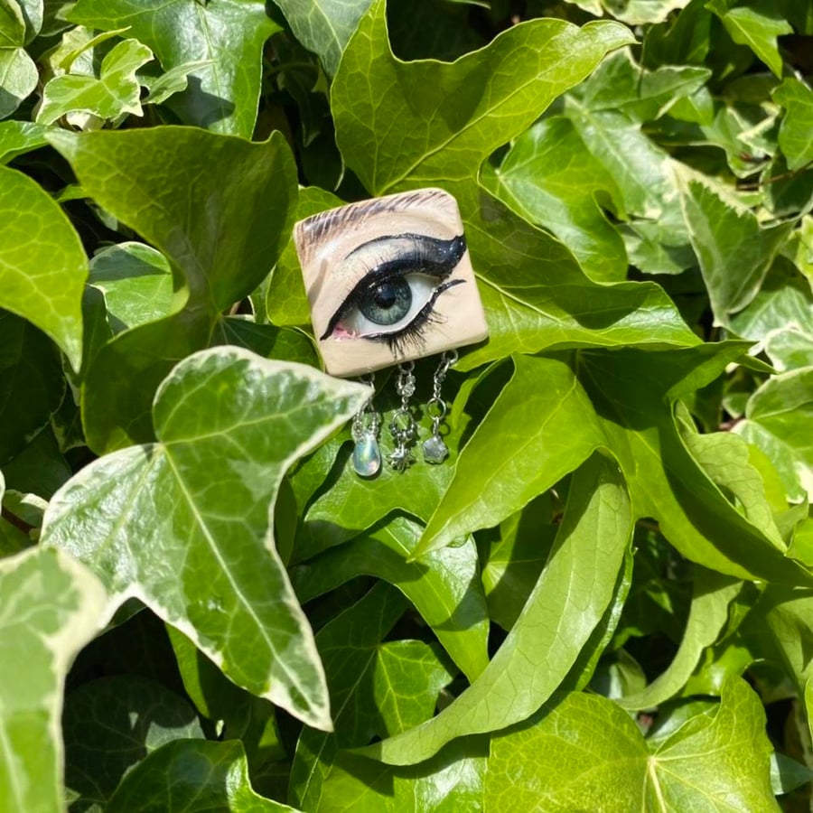 Green Glass Eye Brooch 