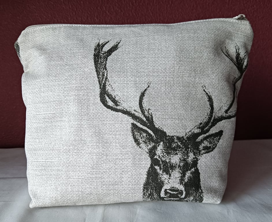 Monarch of the Glen - large makeup bag with a majestic Stag