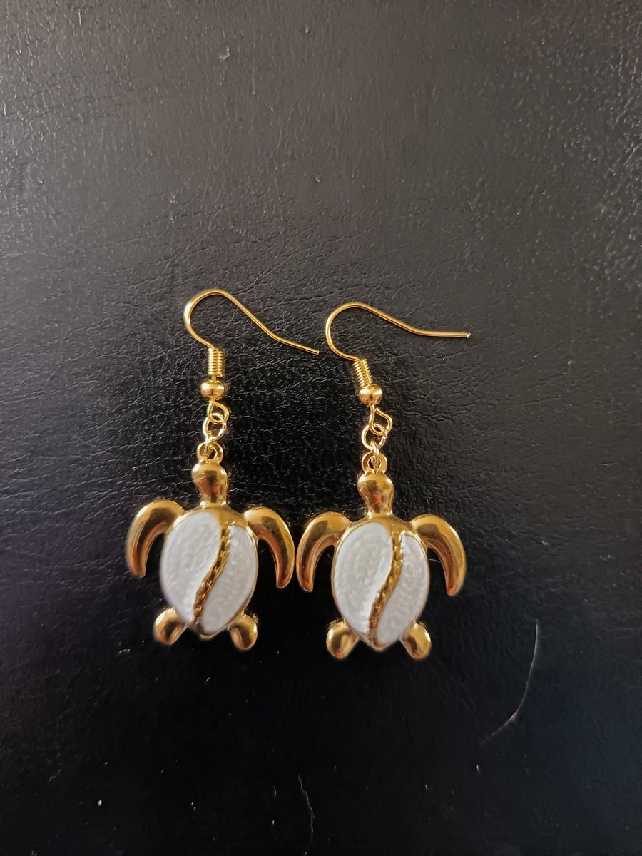 White and gold turtle charm dangle earrings 