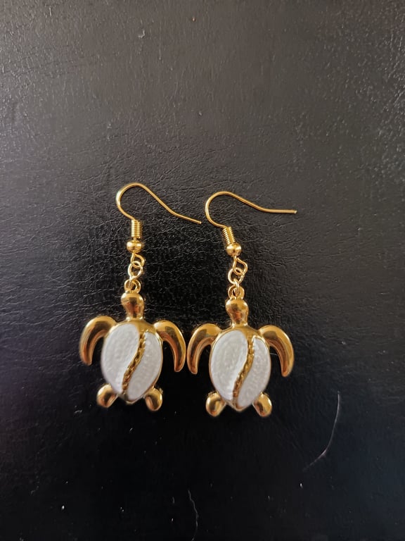 White and gold turtle charm dangle earrings 