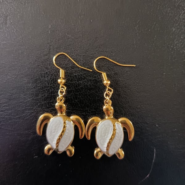White and gold turtle charm dangle earrings 